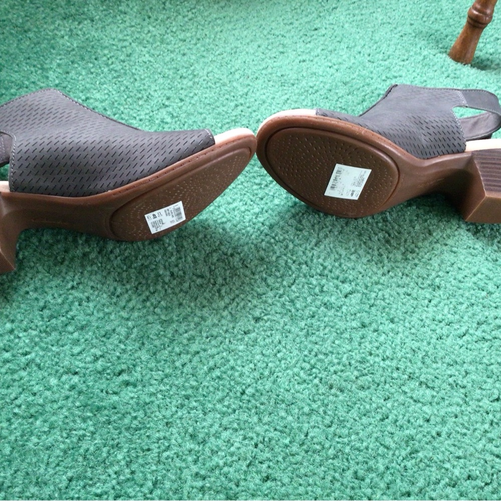 Gray Clark’s sandals - NWOT